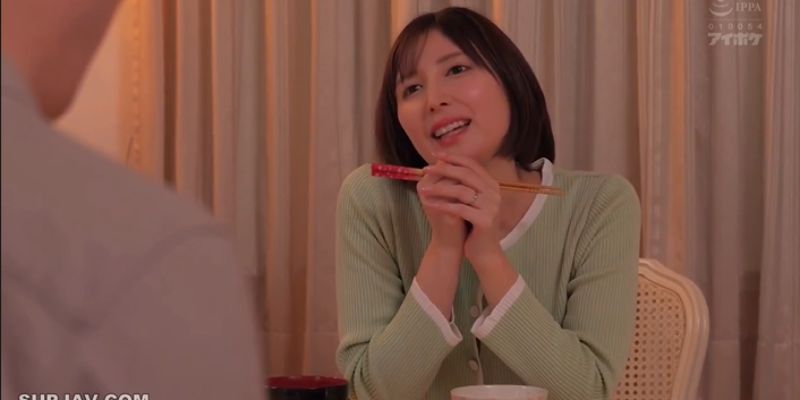 Cô chủ tiệm massage vô tình làm gã hàng xóm nổi máu dâm