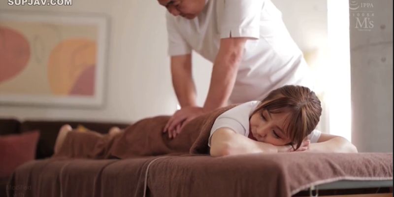 Phim sex mẹ đơn thân đi massage rồi bị địt dã man vì quá nứng